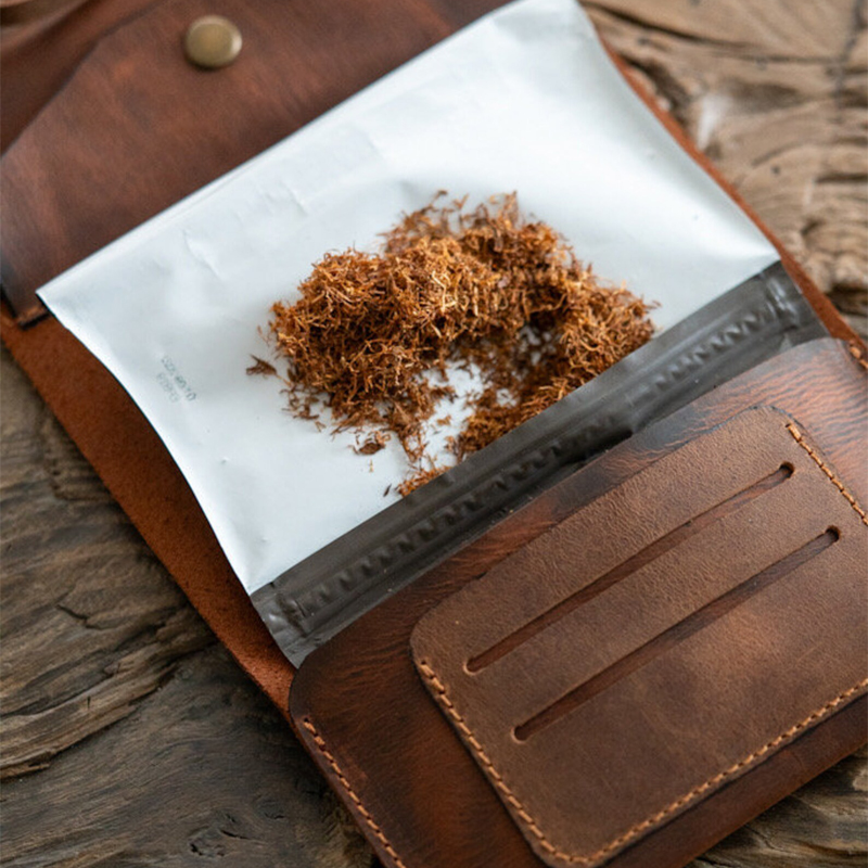 Leathery tobacco pouch