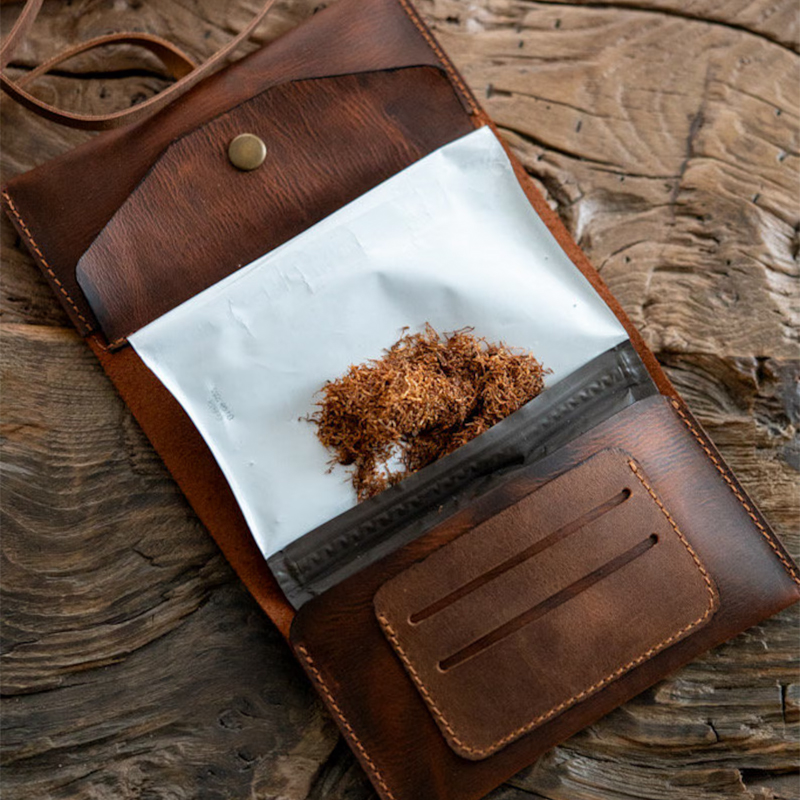 Leathery tobacco pouch